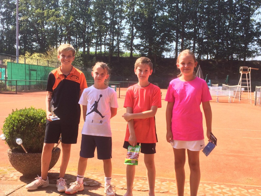 von links: Sieger Carlos Sanz, Colin Kosakewitz, Niklas Cordes, Johanna Bauer